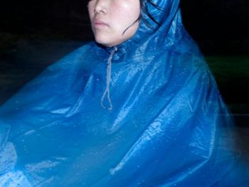 穿雨衣的杭州人09